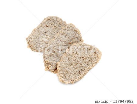昔ながらの石臼挽き製法の、じゃこ天【白背景・切り抜き】 昔ながらの石臼挽き製法の、じゃこ天【白背景・切り抜き】 137947982