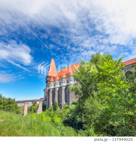 Breathtaking morning view of Hunyad Castle (Corvin's Castle) with wooden bridge Breathtaking morning view of Hunyad Castle (Corvin's Castle) with wooden bridge 137949020