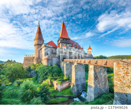 Breathtaking morning view of Hunyad Castle (Corvin's Castle) with wooden bridge Breathtaking morning view of Hunyad Castle (Corvin's Castle) with wooden bridge 137949026
