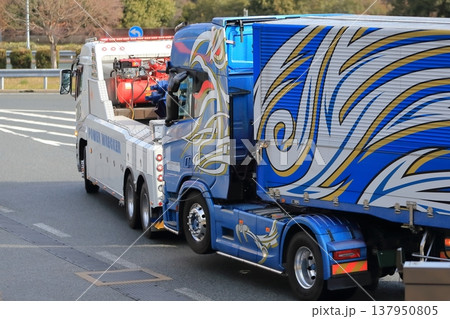 大型レッカー車 137950805