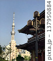 亀戸天神から見るスカイツリー 137950884