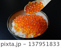 イクラ丼 137951833