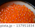新鮮で美味しいイクラの醤油漬け 137951834