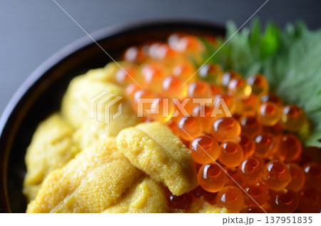 うにいくら丼 137951835