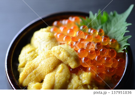 うにいくら丼 137951836