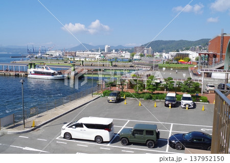 呉中央桟橋フェリー乗り場の景色 137952150