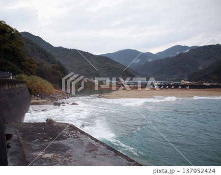 雨上がりの朝 砂浜 雨上がりの朝 砂浜 137952424