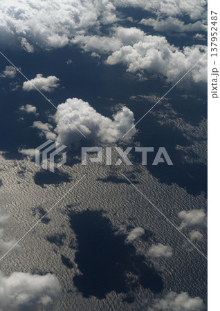 上空から見る雲 空の風景 上空から見る雲 空の風景 137952487
