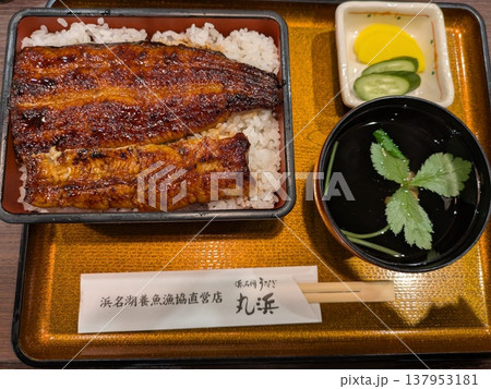 うなぎ蒲焼き 137953181