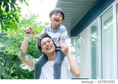 若い家族、マイホーム 137953285
