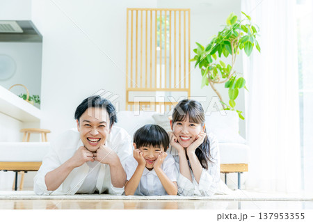若い家族、親子 若い家族、親子 137953355