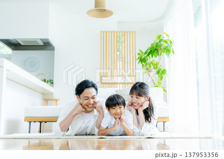若い家族、親子 若い家族、親子 137953356