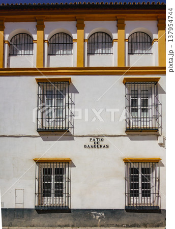 スペイン グラナダ街角 PATIO DE BANDERAS スペイン グラナダ街角 PATIO DE BANDERAS 137954744