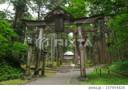 白山平泉寺 二の鳥居と拝殿 白山平泉寺 二の鳥居と拝殿 137954820