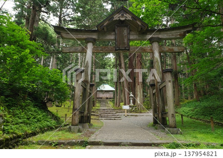 白山平泉寺　二の鳥居と拝殿 137954821
