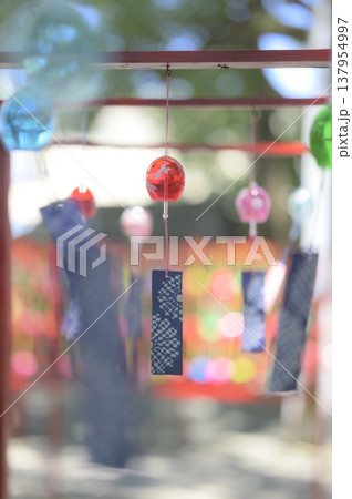 高忍日賣神社の風鈴 137954997
