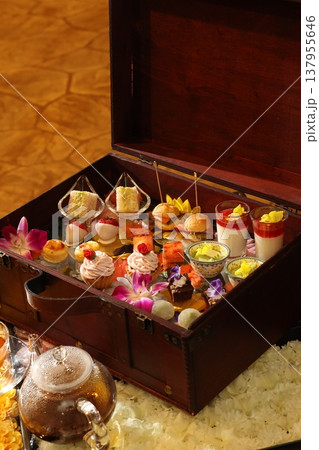 鮮やかで豪華なアフタヌーンティー素材 画像 鮮やかで豪華なアフタヌーンティー素材 画像 137955646
