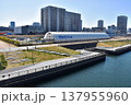 東京都江東区　有明親水海浜公園と周辺街並み 137955960