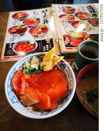 居酒屋のランチ 137957529