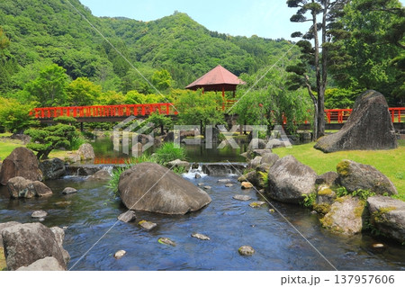 新緑の溪石園（中津市） 137957606