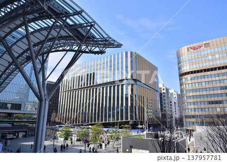 博多コネクティッド JR博多駅前再開発ビル JR博多駅前風景 博多コネクティッド JR博多駅前再開発ビル JR博多駅前風景 137957781