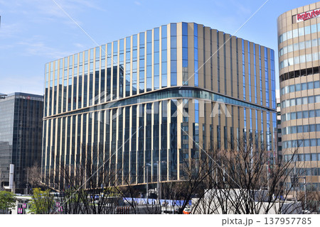 博多コネクティッド JR博多駅前再開発ビル JR博多駅前風景 博多コネクティッド JR博多駅前再開発ビル JR博多駅前風景 137957785