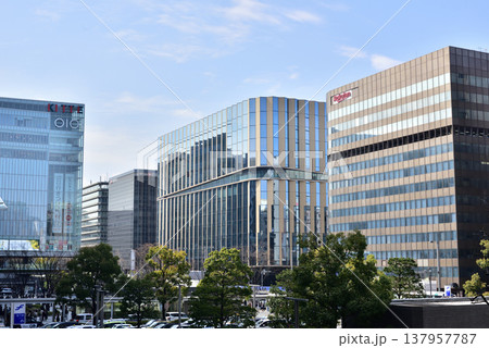 博多コネクティッド JR博多駅前再開発ビル JR博多駅前風景 博多コネクティッド JR博多駅前再開発ビル JR博多駅前風景 137957787