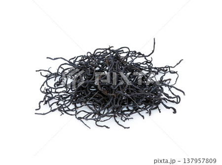 乾物の長ひじき【白背景・切り抜き】 137957809
