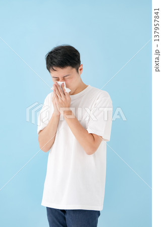 男性　鼻水　アレルギー 137957841