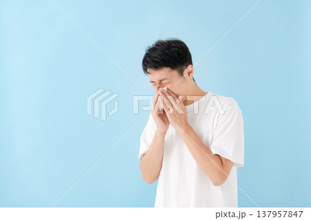 男性 鼻水 アレルギー 男性 鼻水 アレルギー 137957847