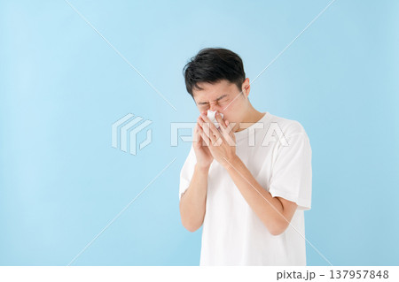 男性 鼻水 アレルギー 男性 鼻水 アレルギー 137957848