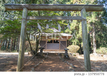 金比羅山にある琴平神社（東京都あきる野市） 137958778