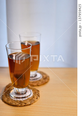 夏の定番、よく冷えた麦茶 137959425