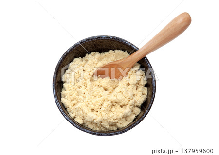 小鉢に盛った粉末の凍り豆腐【白背景・切り抜き】 小鉢に盛った粉末の凍り豆腐【白背景・切り抜き】 137959600