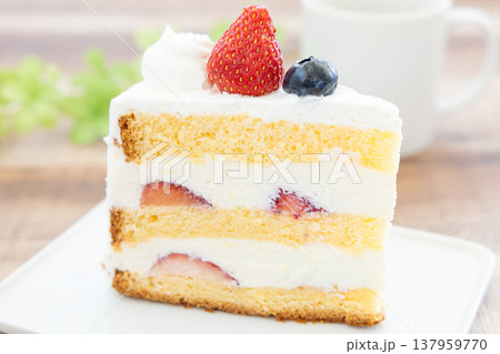 おいしいショートケーキとコーヒー 137959770