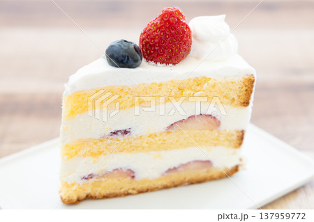 おいしいショートケーキ 137959772