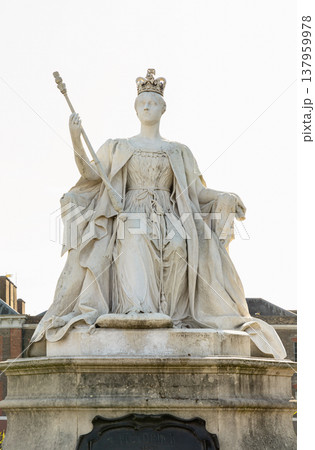 This white marble statue depicts a young Queen Victoria in her coronation robes and is located in front of Kensington Palace in London. This white marble statue depicts a young Queen Victoria in her coronation robes and is located in front of Kensington Palace in London. 137959978