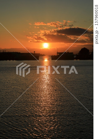 大牟田三池港の光の航路の絶景 大牟田三池港の光の航路の絶景 137960018