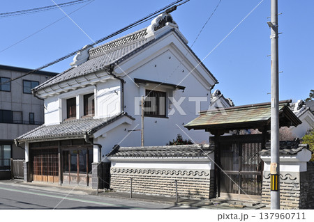 岩槻散歩：長谷川家住宅旧店蔵及び主屋　国登録有形文化財 137960711