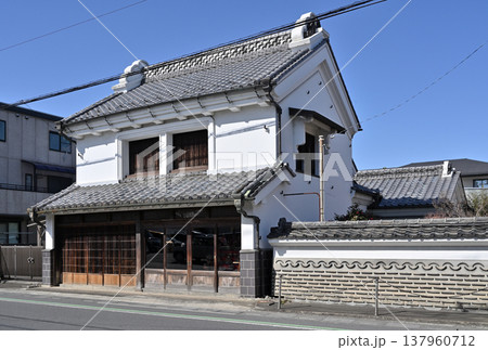岩槻散歩：長谷川家住宅旧店蔵及び主屋　国登録有形文化財 137960712