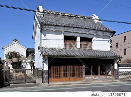 岩槻散歩：長谷川家住宅旧店蔵及び主屋　国登録有形文化財 137960714