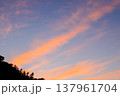 夕焼け空 137961704
