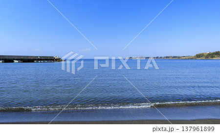 三浦半島三浦市三戸浜の冬 137961899