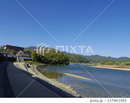 肱川より望む大洲城(愛媛県大洲市) 137961985