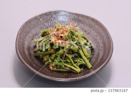 ワラビのおひたし　蕨　春の料理 137963187