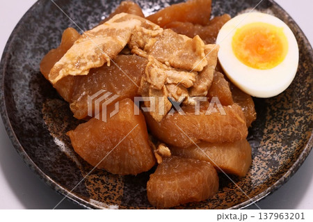 豚バラと大根の煮物 ダイコン 豚肉 料理 豚バラと大根の煮物 ダイコン 豚肉 料理 137963201