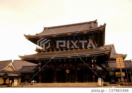 京都府 東本願寺・御影堂門(重要文化財) 京都市 下京区 常葉町 2022年2月 京都府 東本願寺・御影堂門(重要文化財) 京都市 下京区 常葉町 2022年2月 137963366