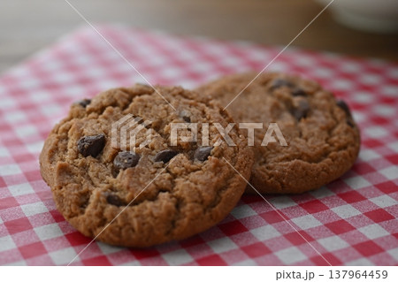 チョコチップクッキー 137964459