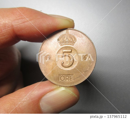 スウェーデンで1967年に発行された5オーレ硬貨 137965112