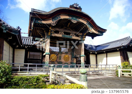 京都府　東本願寺・菊の門／勅使門（国登録有形文化財） 京都市 下京区 常葉町　2022年2月 京都府 137965576